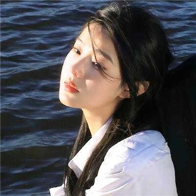 一位站立的人
